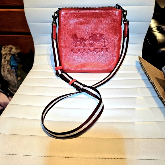 Like New Coach JES Slim Slingpack Purse MIAMI RED Crossbody Horse & Carriage - Picture 1 of 6